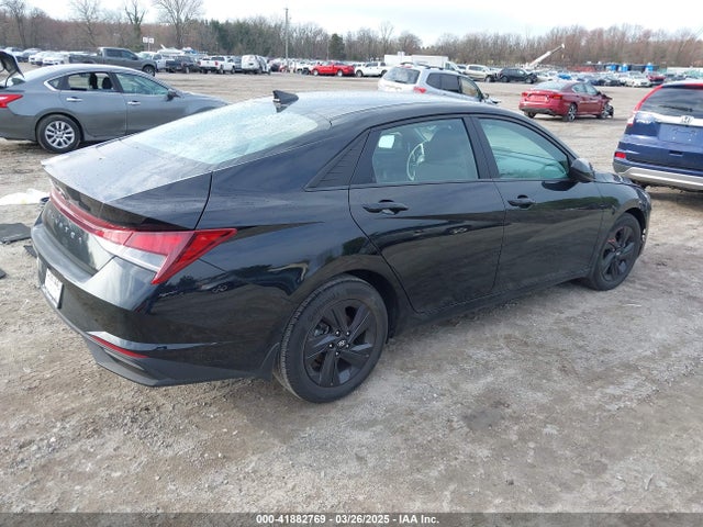 5NPLS4AG0NH076385 Hyundai ELANTRA SEL