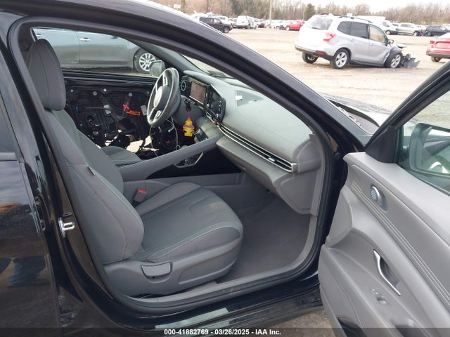 5NPLS4AG0NH076385 Hyundai ELANTRA SEL