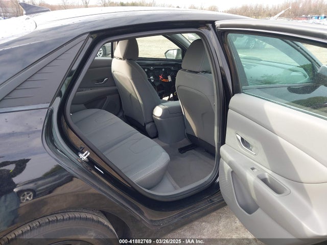 5NPLS4AG0NH076385 Hyundai ELANTRA SEL