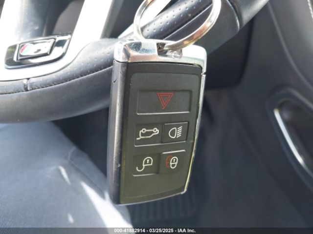 2021 JAGUAR F-PACE SADCT2FU0MA669609 Photo 10