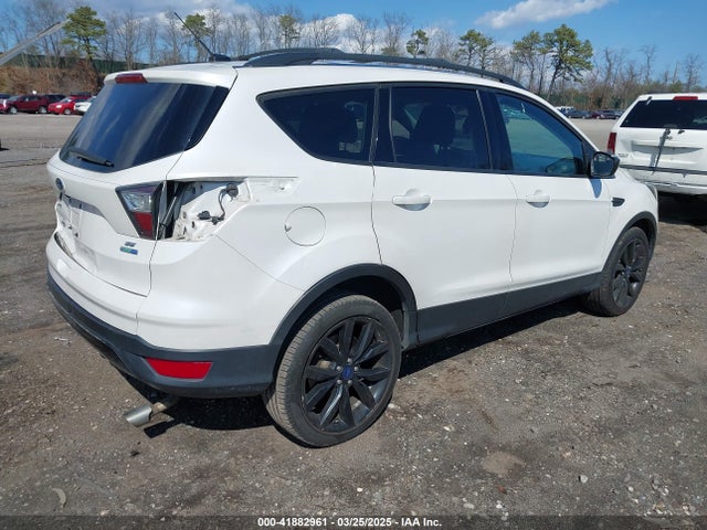 1FMCU9G94HUB25559 Ford ESCAPE SE