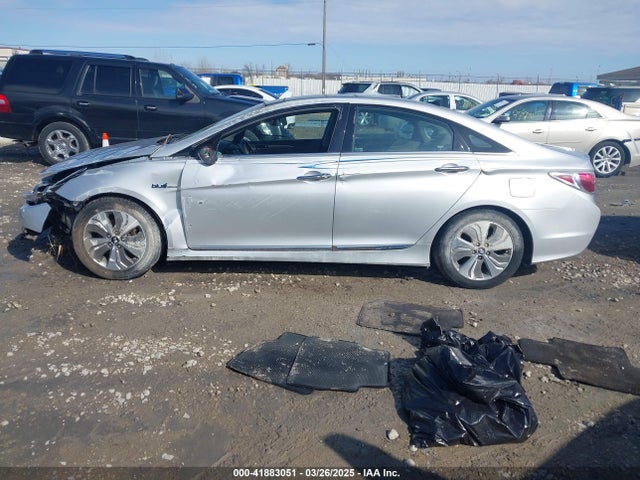 Hyundai Sonata 2014 KMHEC4A42EA107635 Image 14