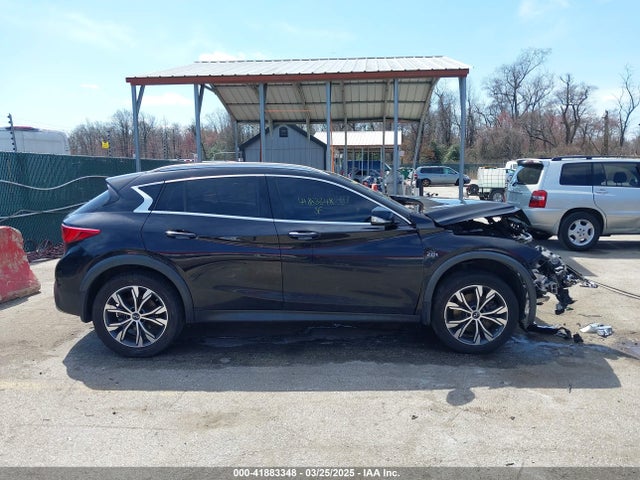 SJKCH5CR7HA022688 Infiniti Qx30 Premium
