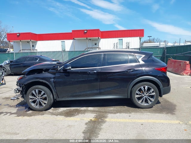 SJKCH5CR7HA022688 Infiniti Qx30 Premium