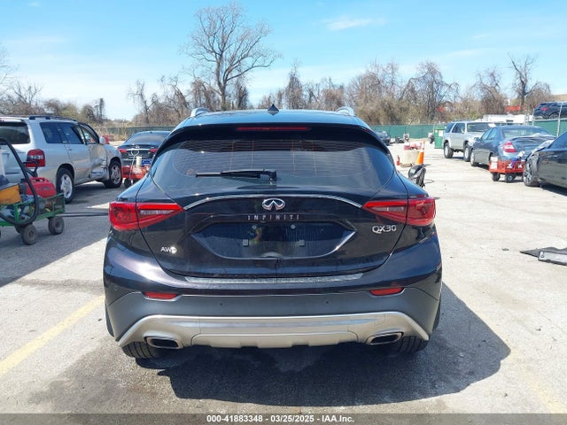 SJKCH5CR7HA022688 Infiniti Qx30 Premium