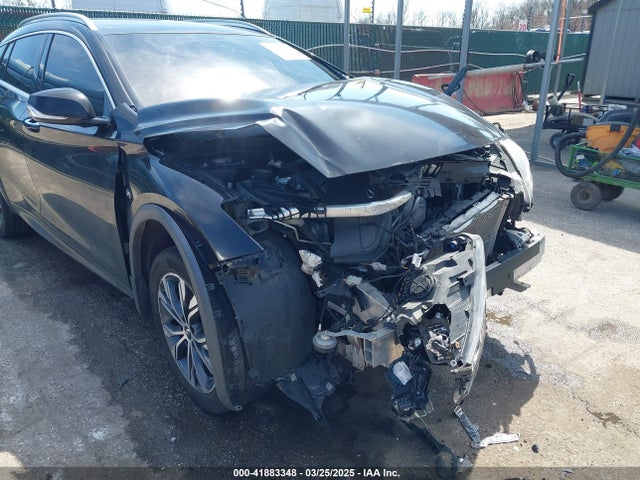 SJKCH5CR7HA022688 Infiniti Qx30 Premium