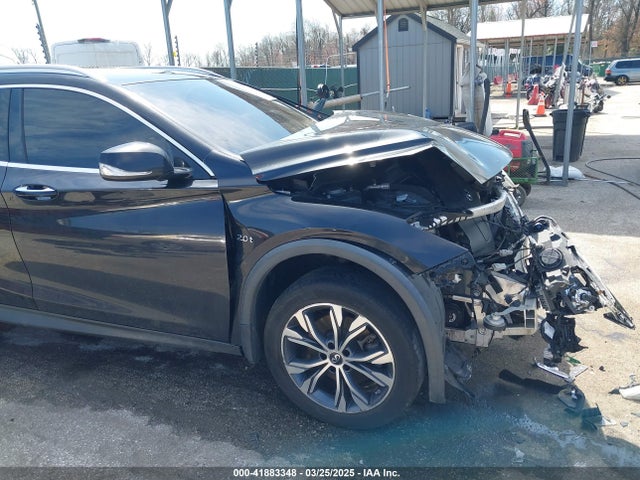 SJKCH5CR7HA022688 Infiniti Qx30 Premium