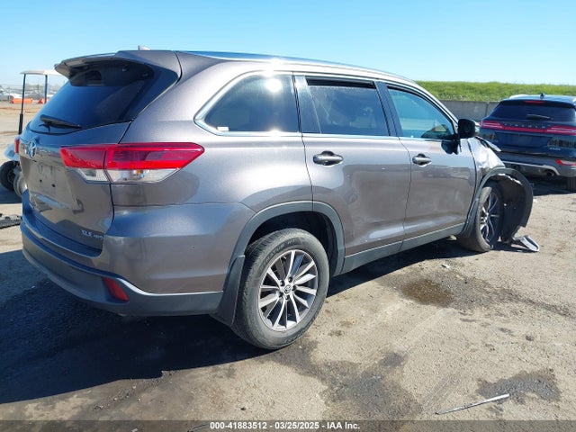 5TDJZRFH1KS576370 Toyota Highlander Xle