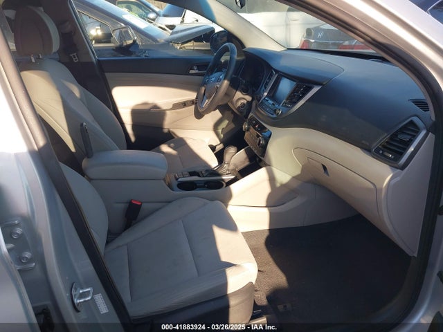 KM8J3CA46JU745064 Hyundai TUCSON SEL