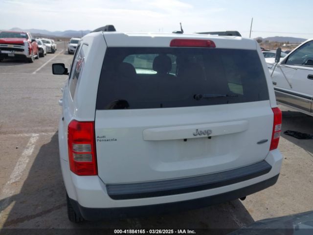 1C4NJPFA8GD582427 Jeep 2016