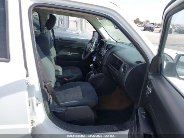 1C4NJPFA8GD582427 Jeep 2016
