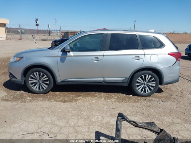 JA4AD3A35KZ046855 Mitsubishi Outlander Se