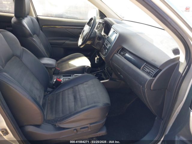 JA4AD3A35KZ046855 Mitsubishi Outlander Se