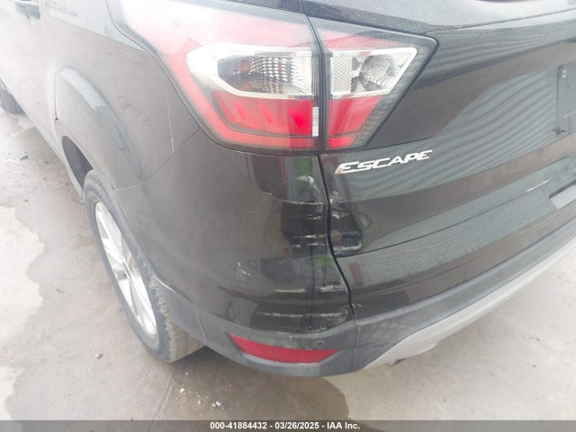 1FMCU0GDXHUC24693 Ford ESCAPE SE