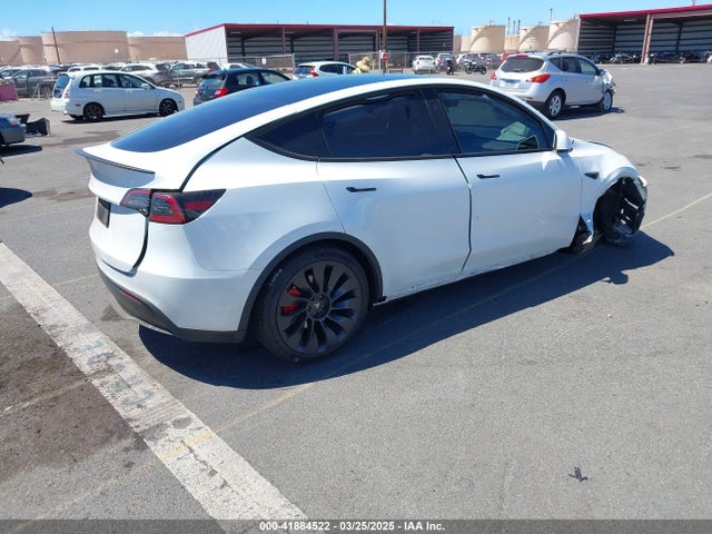 2024 TESLA MODEL Y 7SAYGDEF9RF062033 Photo 3