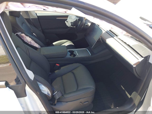 2024 TESLA MODEL Y 7SAYGDEF9RF062033 Photo 4