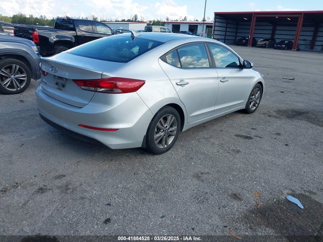5NPD84LF9JH310265 Hyundai ELANTRA SEL