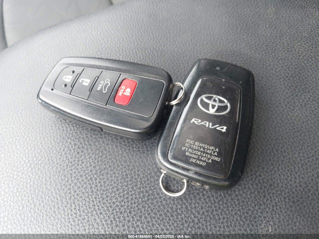 2T3P1RFV0NW270223 Toyota Rav4 Xle