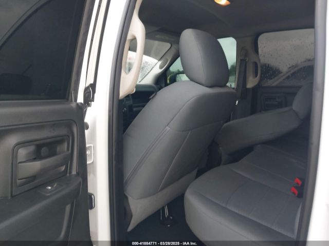 1C6RR6FT0KS745573 RAM 1500 Classic Tradesman  4x2 6'4 Box