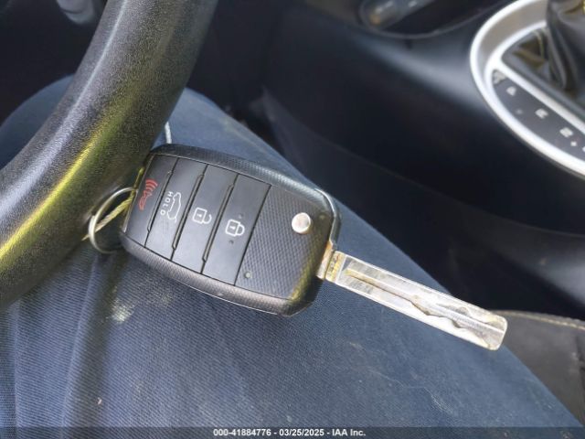 KNDJP3A58F7183689 KIA SOUL +