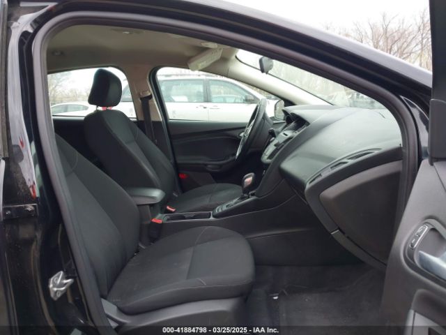 1FADP3K29HL303517 Ford FOCUS SE