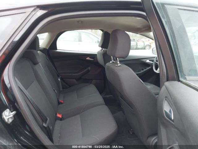 1FADP3K29HL303517 Ford FOCUS SE