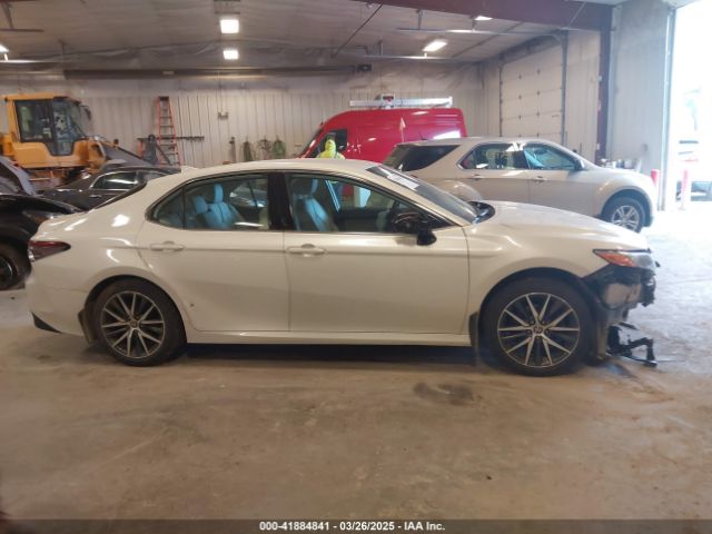4T1F31AK6NU580051 Toyota Camry Xle Hybrid