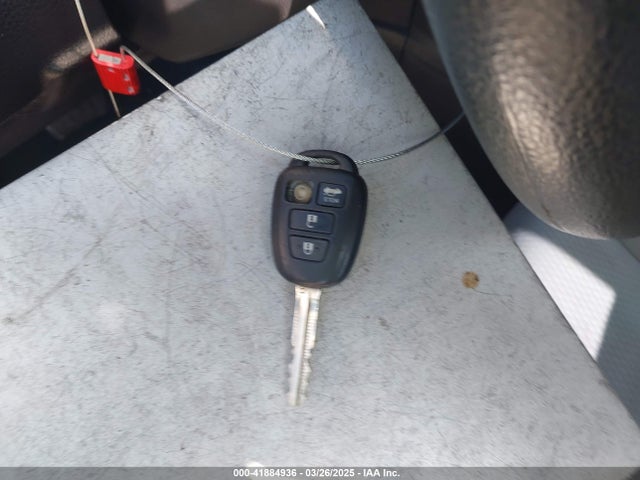 2T1BURHE1FC252615 Toyota COROLLA LE