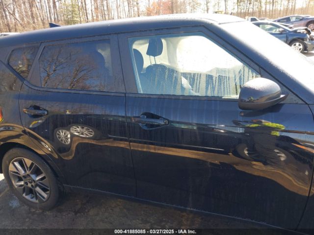 KNDJ23AU8M7792932 KIA SOUL S