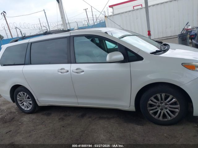 5TDYK3DC5FS640102 Toyota Sienna Xle 8 Passenger