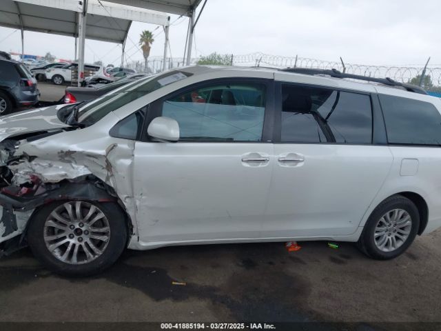 5TDYK3DC5FS640102 Toyota Sienna Xle 8 Passenger