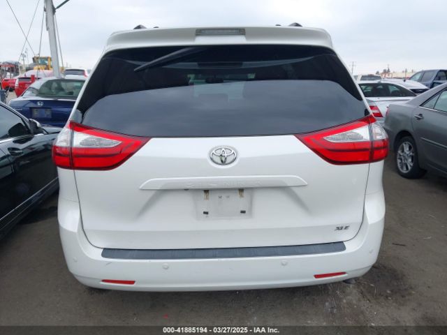 5TDYK3DC5FS640102 Toyota Sienna Xle 8 Passenger