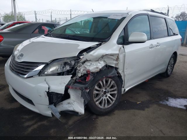 5TDYK3DC5FS640102 Toyota Sienna Xle 8 Passenger