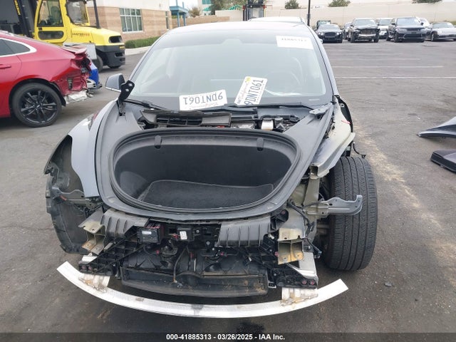 5YJ3E1EA5JF018986 Tesla Model 3 Long Range/mid Range