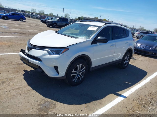 JTMZFREV8JJ194061 Toyota RAV4 LE