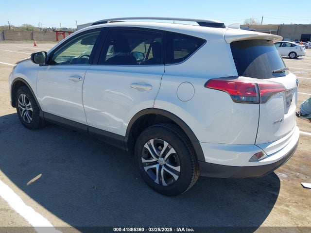 JTMZFREV8JJ194061 Toyota RAV4 LE