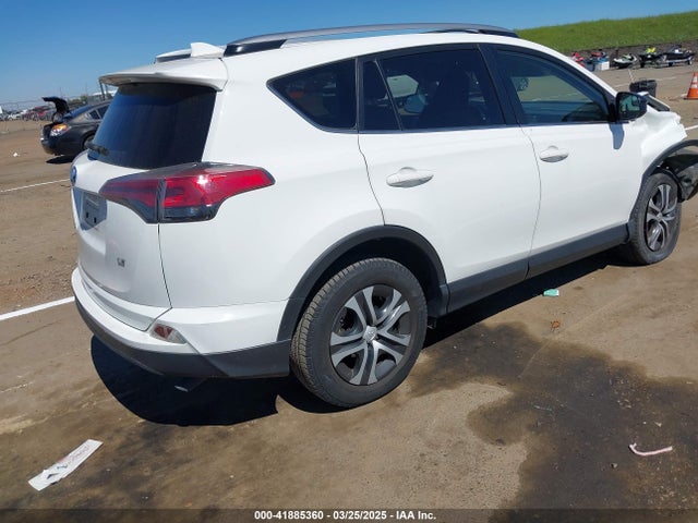 JTMZFREV8JJ194061 Toyota RAV4 LE