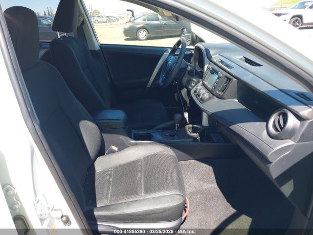 JTMZFREV8JJ194061 Toyota RAV4 LE