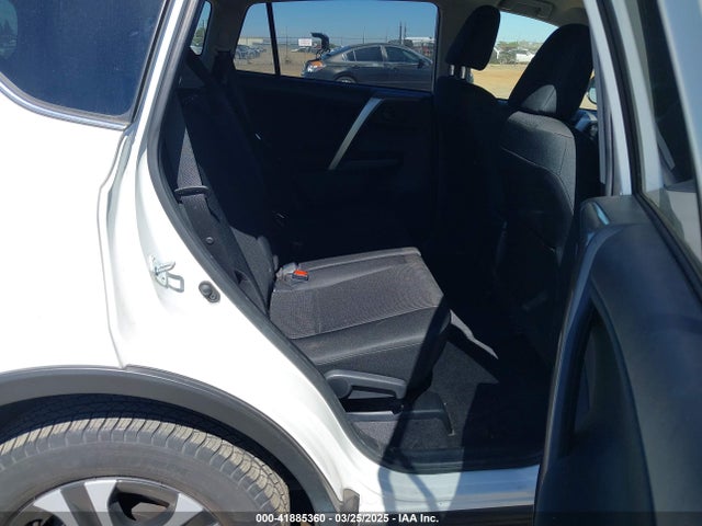 JTMZFREV8JJ194061 Toyota RAV4 LE