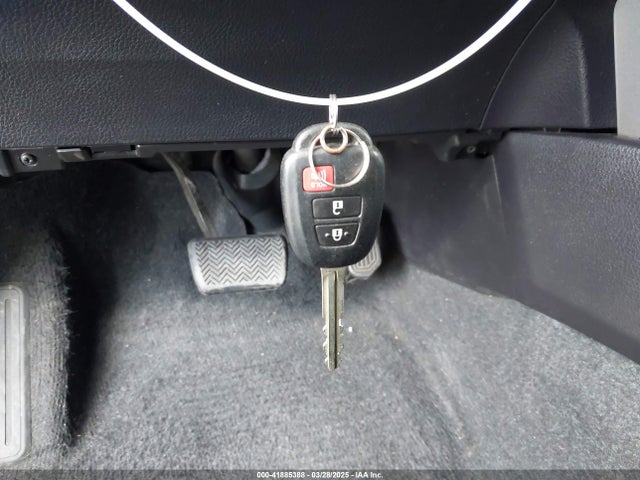 2T3ZFREV2HW394624 Toyota RAV4 LE