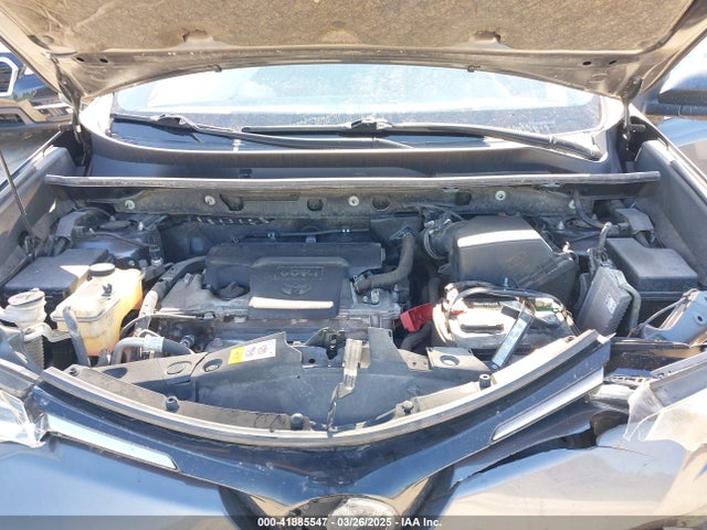 JTMBFREV8JJ208977 Toyota RAV4 LE