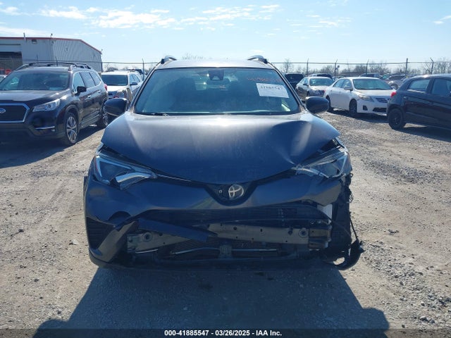 JTMBFREV8JJ208977 Toyota RAV4 LE