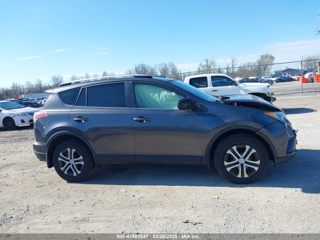 JTMBFREV8JJ208977 Toyota RAV4 LE