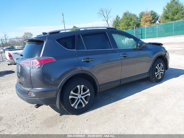 JTMBFREV8JJ208977 Toyota RAV4 LE