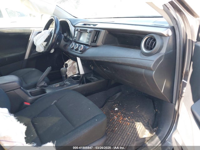 JTMBFREV8JJ208977 Toyota RAV4 LE