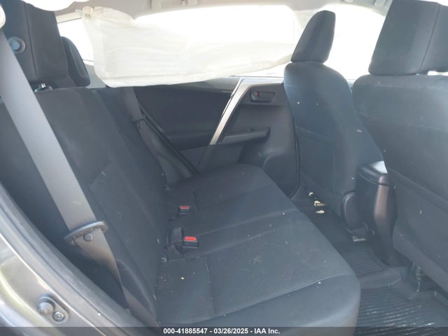 JTMBFREV8JJ208977 Toyota RAV4 LE