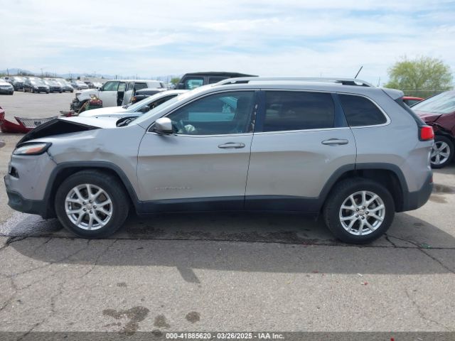 1C4PJLCB8GW190809 Jeep Cherokee Latitude