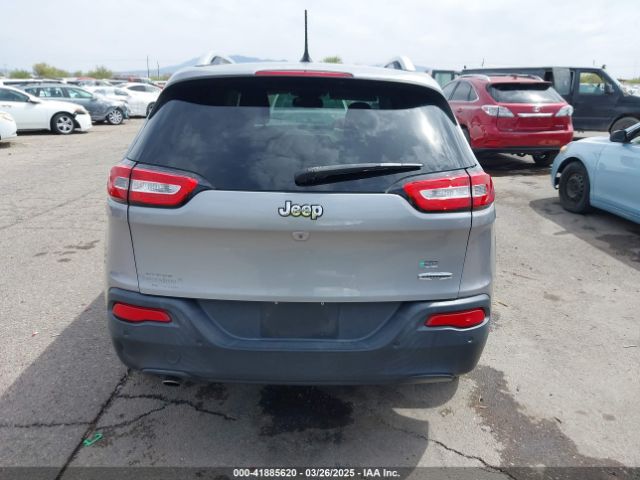 1C4PJLCB8GW190809 Jeep Cherokee Latitude