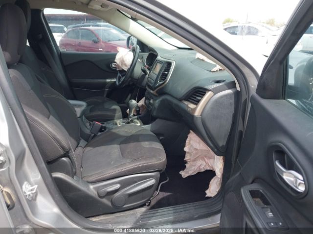 1C4PJLCB8GW190809 Jeep Cherokee Latitude