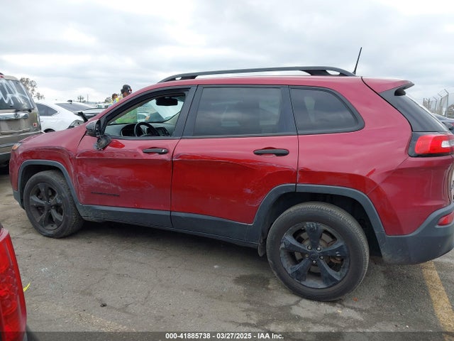 1C4PJMAB8HW569111 Jeep Cherokee Altitude 4x4